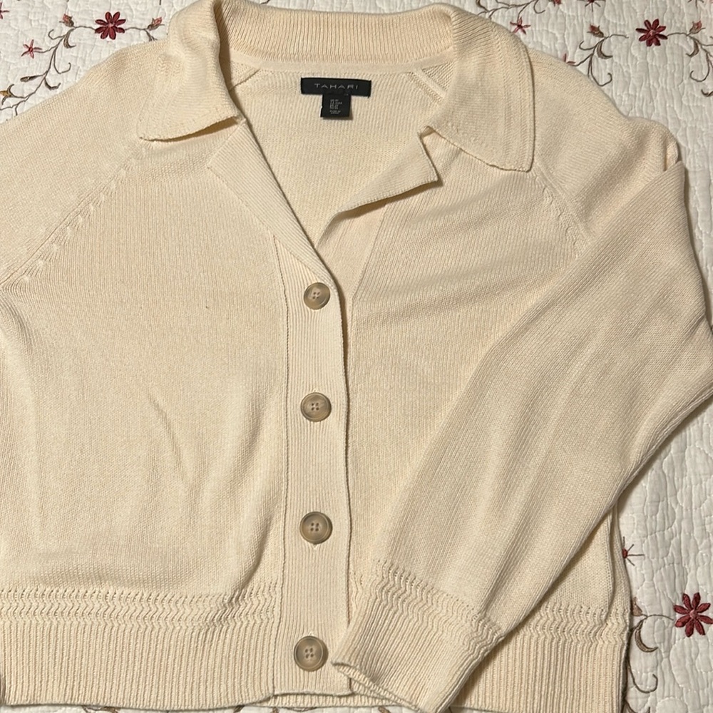Soft yellow sweater size M
